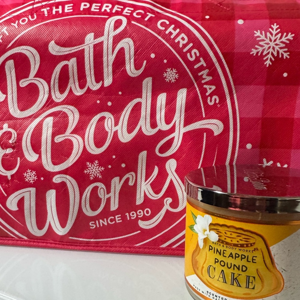 Bath & Body Works Pineapple Pound Cake scented candle!